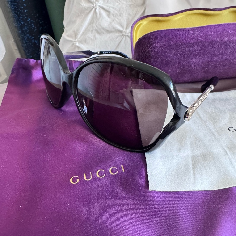 Gucci Black Oversized Sunglasses
